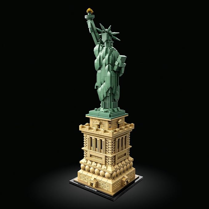 LEGO® Architecture: The Statue of Liberty (21042) - Image 5
