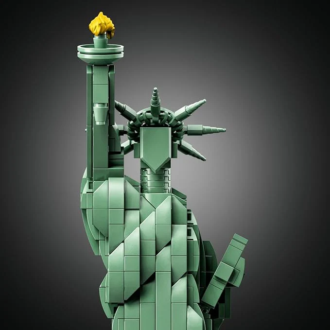 LEGO® Architecture: The Statue of Liberty (21042) - Image 6