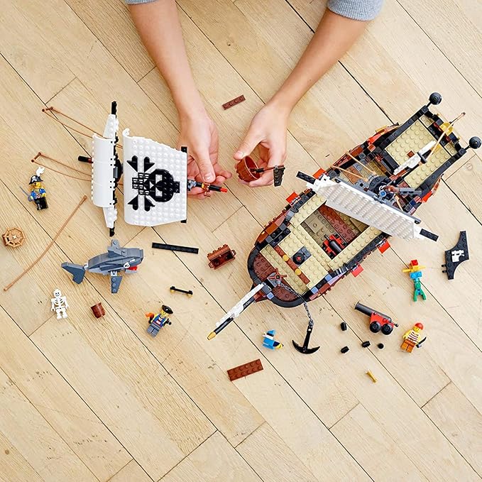 LEGO® Creator 3-in-1 Pirate Ship (31109) - Image 7