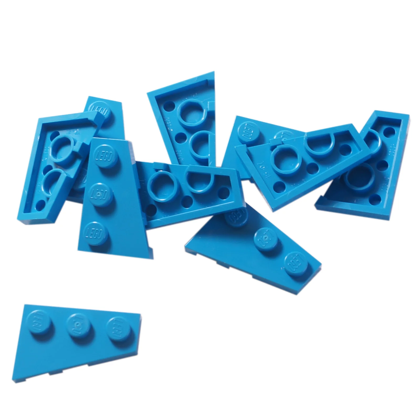 LEGO® Wedge Plate 3 x 2 Right 43722 - Image 5
